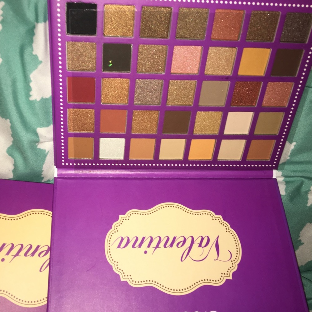 Beauty Creations Valentina Eyeshadow Pallet